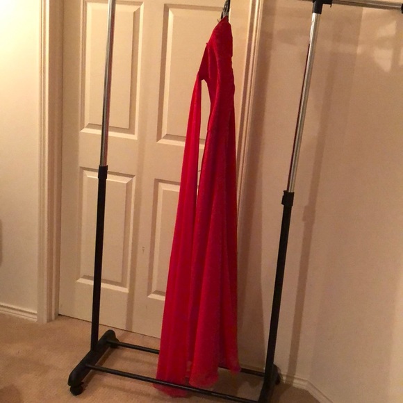 Beautiful formal dress! - Picture 4 of 8